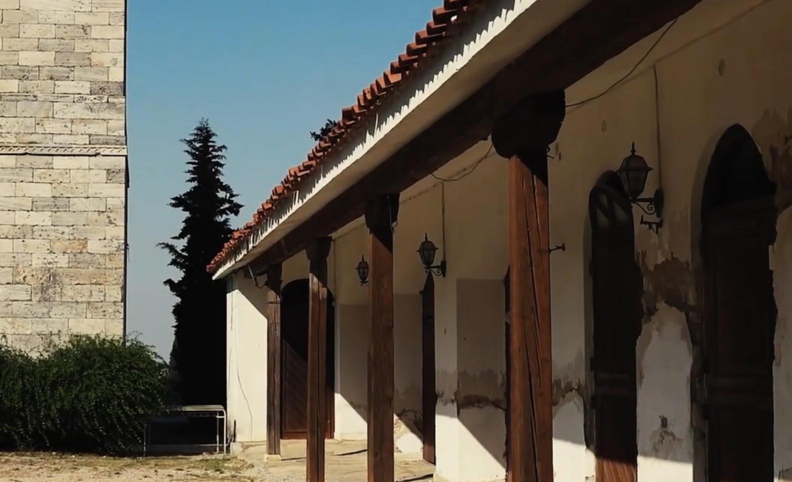 Οι στάβλοι του Μέγαρου Δουκίσσης Πλακεντίας© Powergame.gr